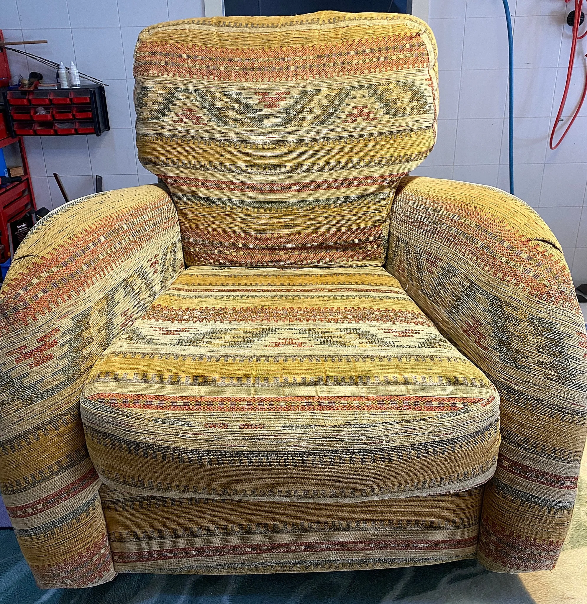 Silla con tejido rustica nuevamente tapizada manualmente con tejido antimanchas foto antes